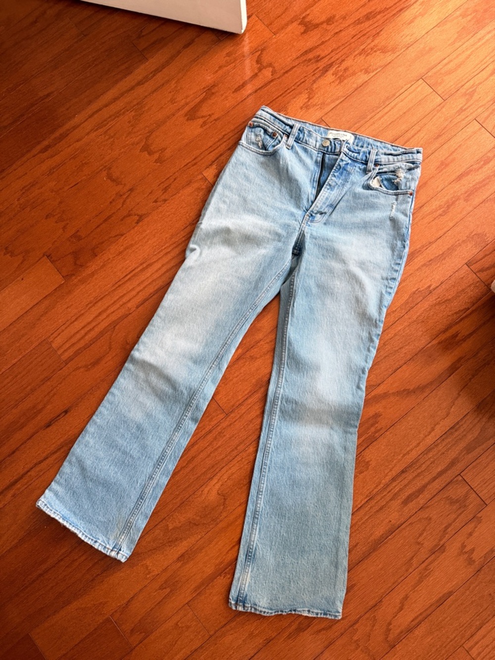 Abercrombie 70's Vintage Flare Ultra High Rise Jeans Size 26S